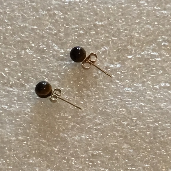 Lovely 10k gold tiger's eye stud earrings - Picture 8 of 8